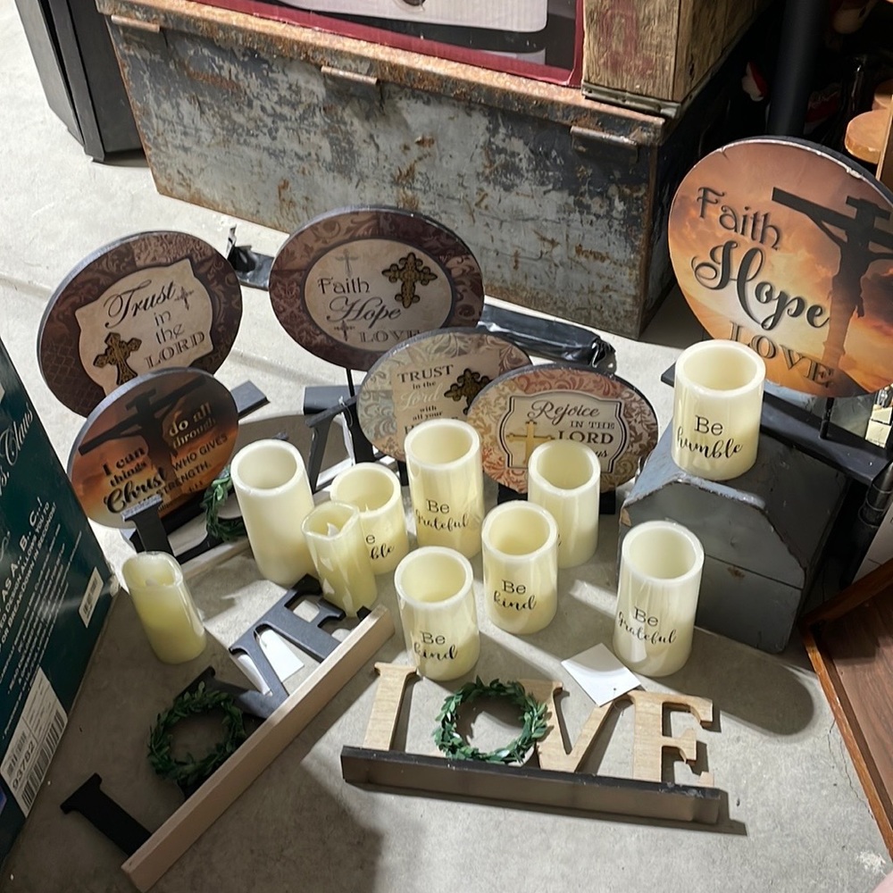 NWT 19 pc Flameless Candles, Hope, Faith, Love Christ Jesus Decorative plaques